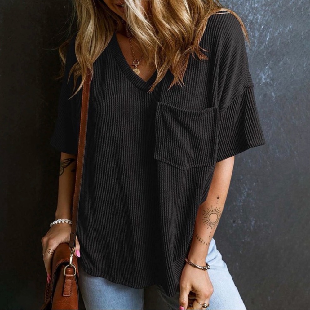 Boutique Women's Black V-Neck Pocket Knit Top